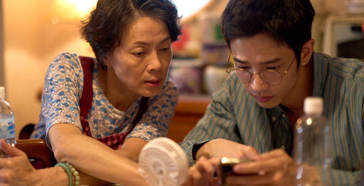 Samantha Ko and Jasper Liu in I Am Married But