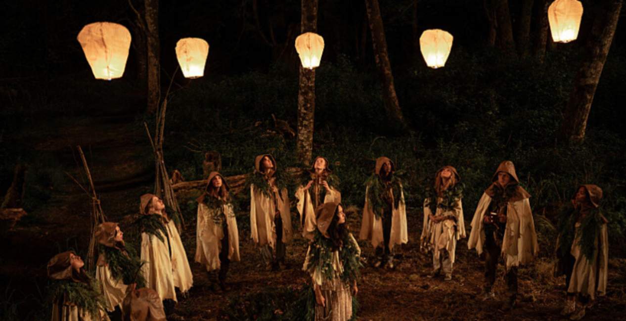 The team gathers in the past in Yellowjackets Season 3