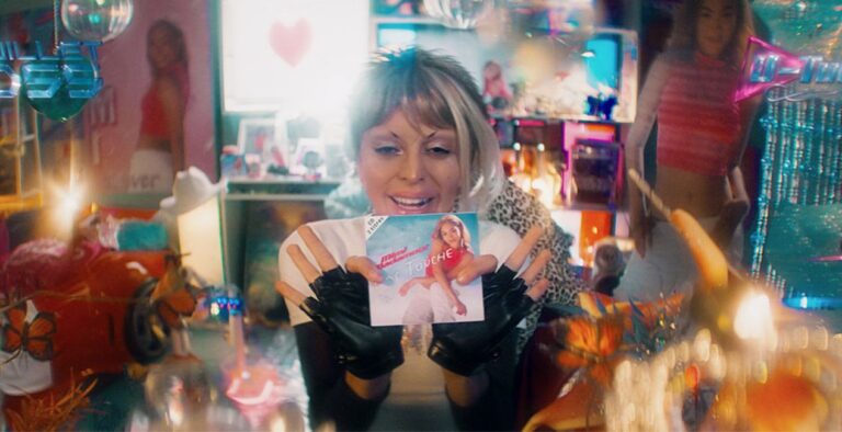 A scene from the film Queens of Drama