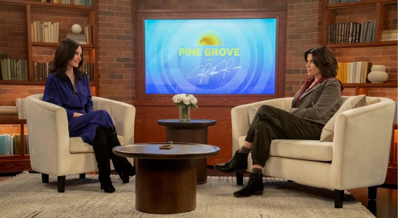 Courteney Cox and Neve Campbell in Scream 7